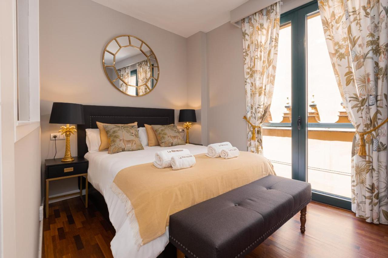 C31 Deluxe Apartment Into Cathedral Square Малага Екстериор снимка