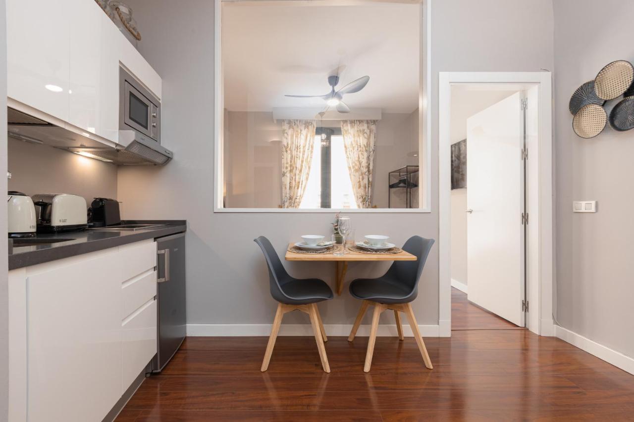 C31 Deluxe Apartment Into Cathedral Square Малага Екстериор снимка