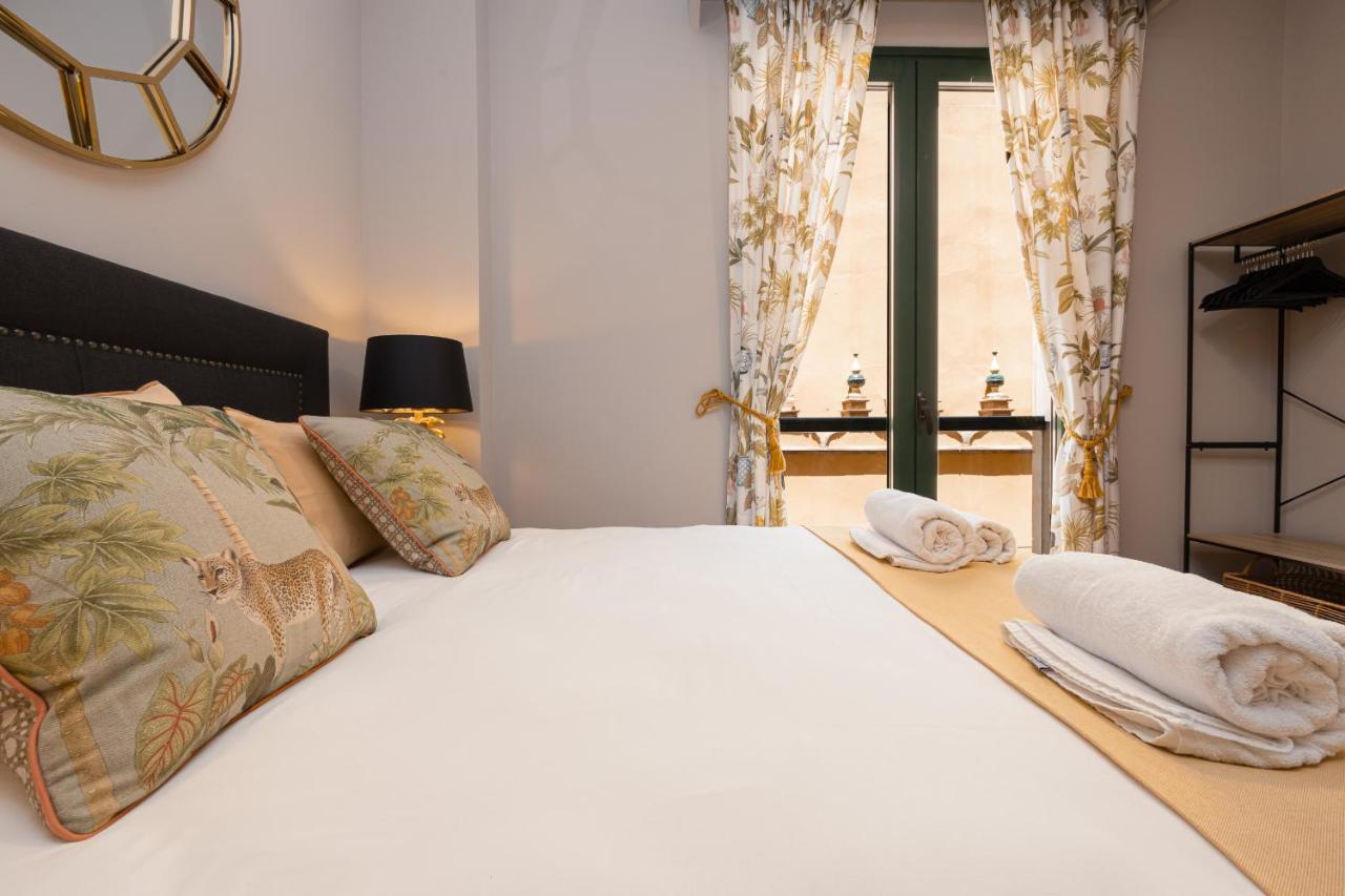 C31 Deluxe Apartment Into Cathedral Square Малага Екстериор снимка
