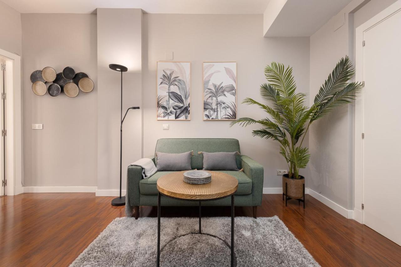 C31 Deluxe Apartment Into Cathedral Square Малага Екстериор снимка