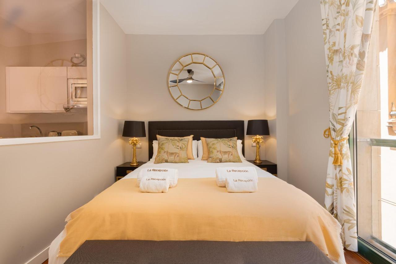 C31 Deluxe Apartment Into Cathedral Square Малага Екстериор снимка