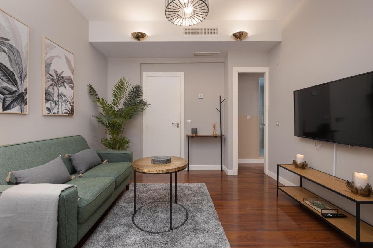 C31 Deluxe Apartment Into Cathedral Square Малага Екстериор снимка
