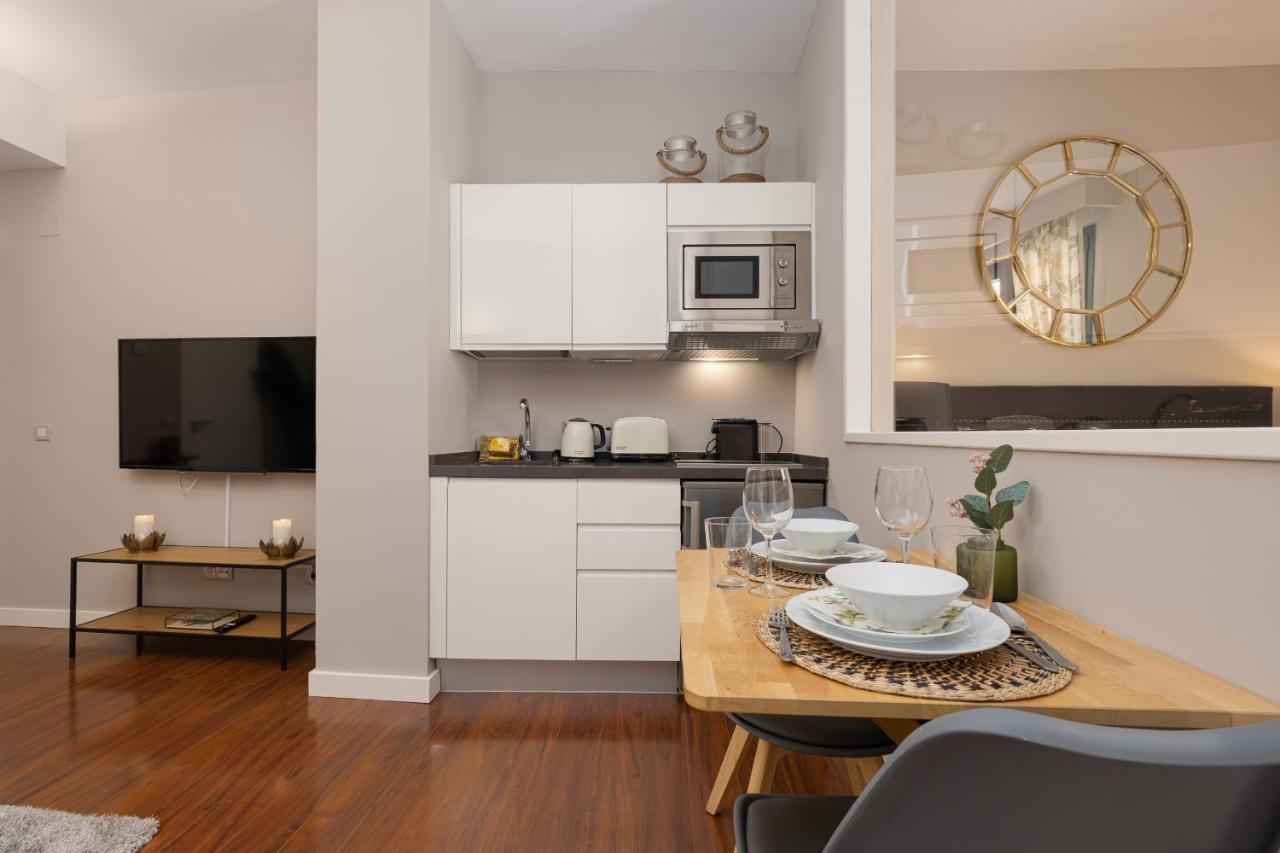 C31 Deluxe Apartment Into Cathedral Square Малага Екстериор снимка