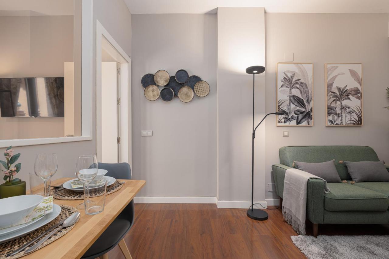 C31 Deluxe Apartment Into Cathedral Square Малага Екстериор снимка