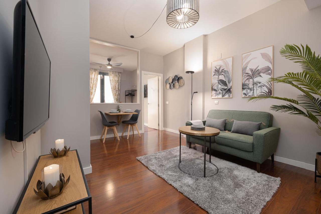 C31 Deluxe Apartment Into Cathedral Square Малага Екстериор снимка